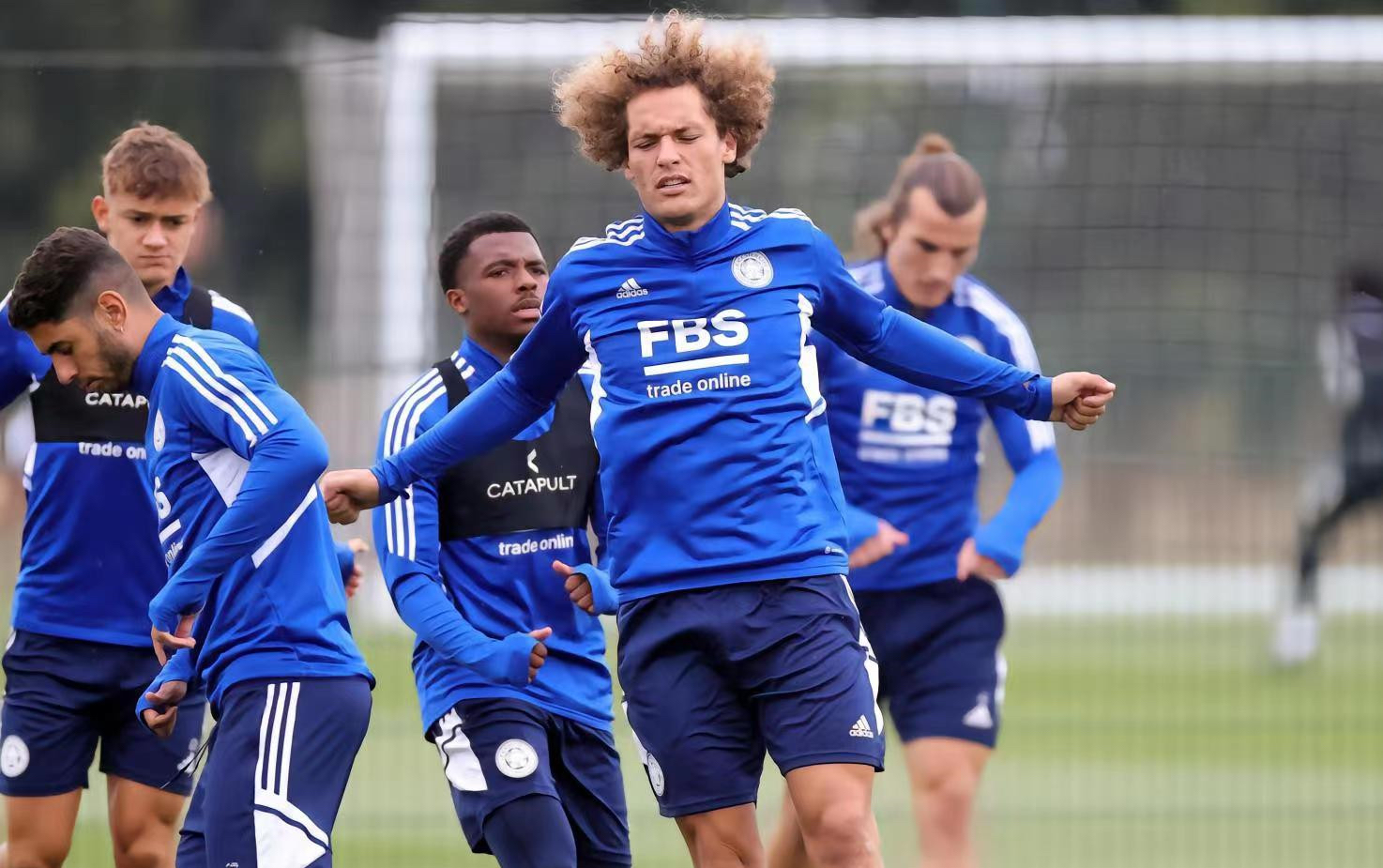 关于芝加哥公牛训练开放日，赛后刷新队史纪录引欢呼，足总杯在即，赛季目标并未改变的信息